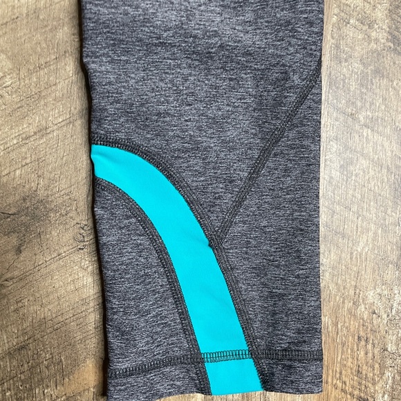 Lululemon Capri Leggings Grey and turquoise run - Picture 3 of 11